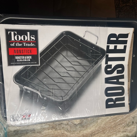 Tools of the Trade Nonstick Roaster with Rack - Picture 1 of 1